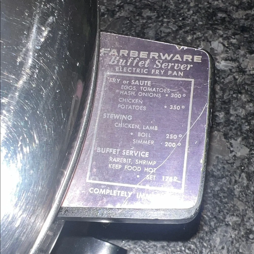 Vintage Farberware 12” Electric Skillet /Buffet server. With lid. Exc condition.